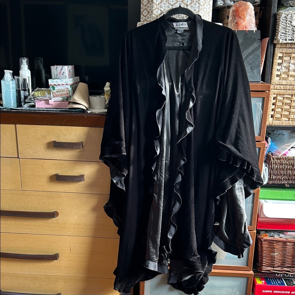 Randolph Duke Black Ruffled Capesize o/s - Picture 2 of 4